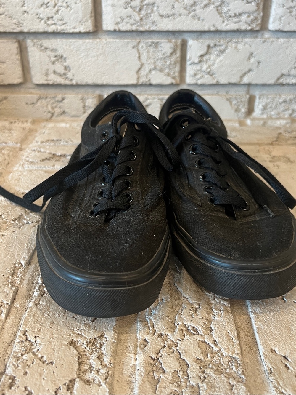 VANS | Black Canvas Low-Top Lace-Up Sneakers
